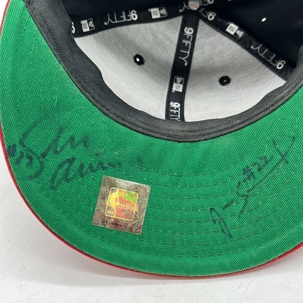 Chicago Bulls Hat 1996 Autographed by John Sally Vintage HT3288B